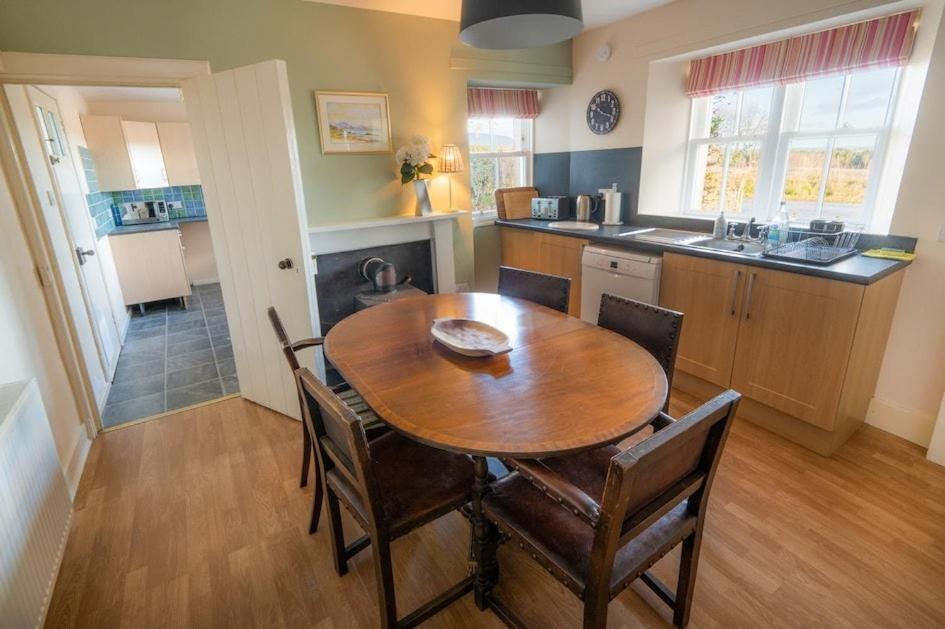 Foulis Castle Gate Lodge Evanton Экстерьер фото